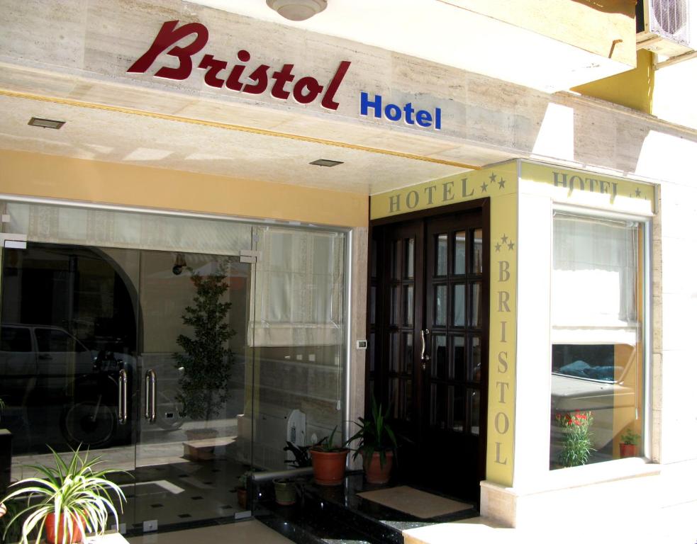 un cartel británico de hotel en la parte delantera de un edificio en Bristol Hotel Tirana, en Tirana