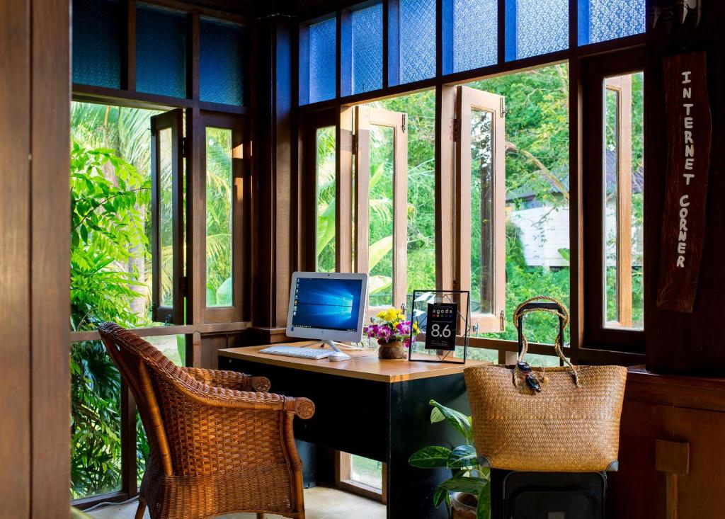 TV a/nebo společenská místnost v ubytování Elixir Resort Koh Yao Yai - SHA Plus