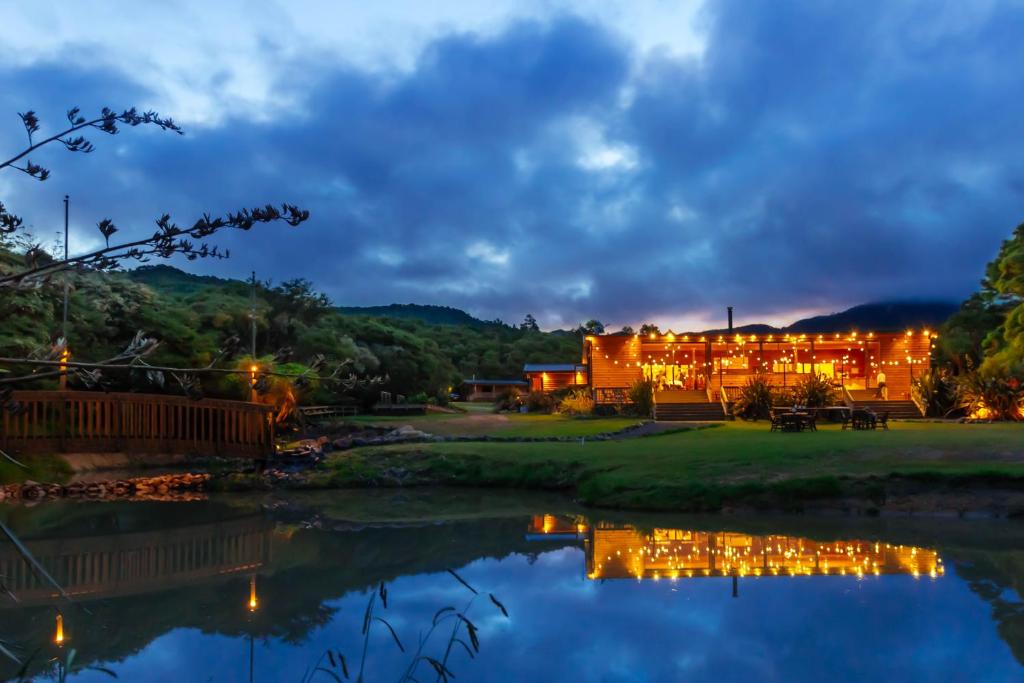 a view of a resort at night at Tangiaro Retreat in Colville