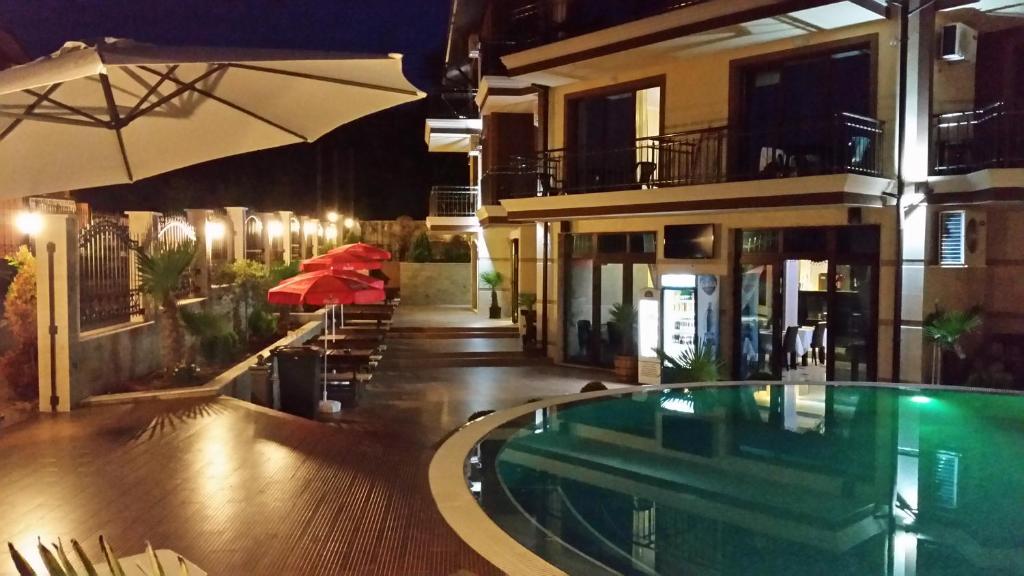 Bazén v ubytování Taai Hotel nebo v jeho okolí