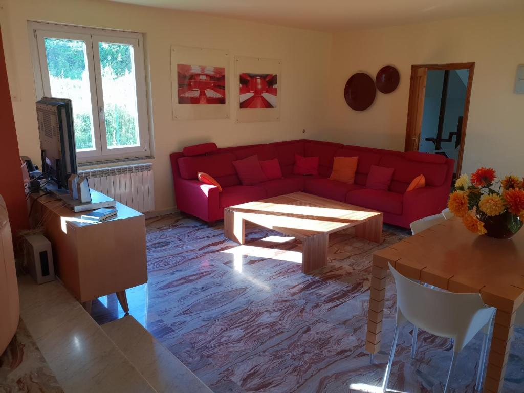 A seating area at Villa Mara