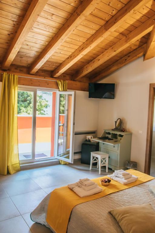 Postel nebo postele na pokoji v ubytování Valle dei Mulini - Lake Como