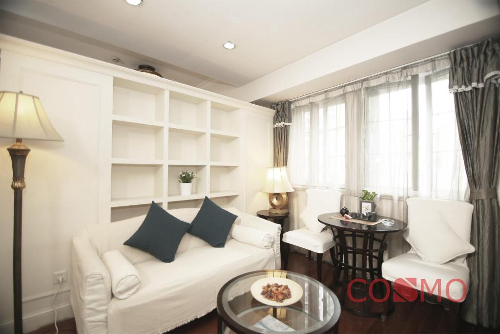 Area tempat duduk di Ladoll Service Apartments