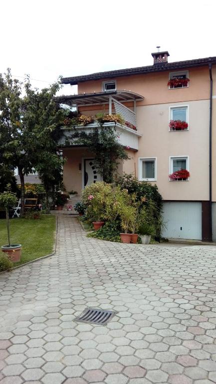 a building with a brick driveway in front of it at Apartma Meta in Radovljica