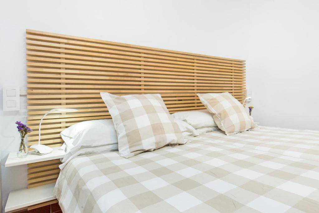 Postel nebo postele na pokoji v ubytování Santa Susanna Skyline Apartment
