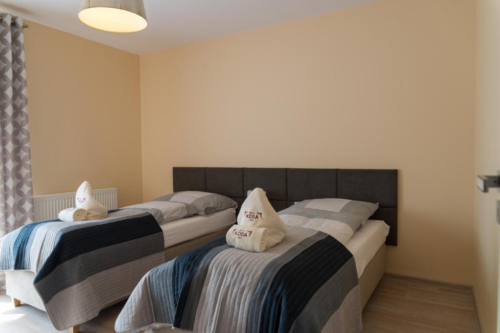 Posteľ alebo postele v izbe v ubytovaní Apartamenty Koba