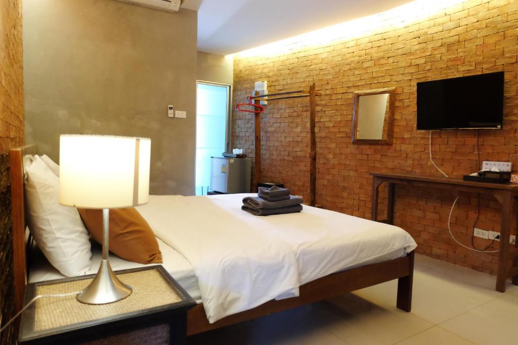 The White Elephant Home - 1