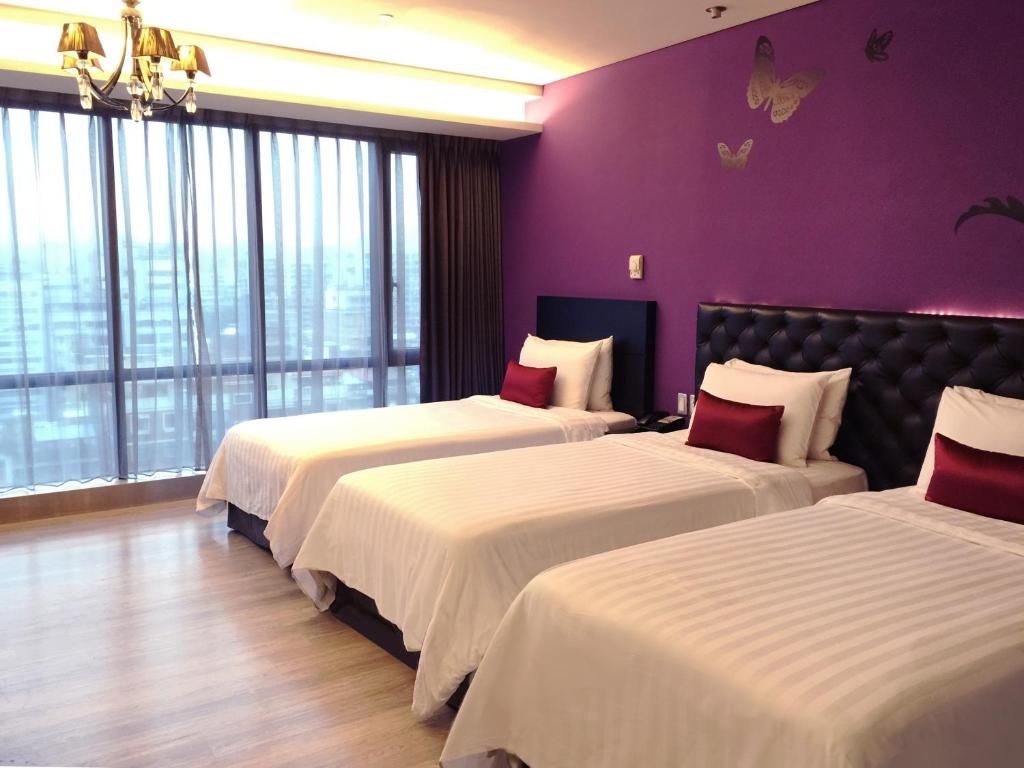 Postel nebo postele na pokoji v ubytování FX Hotel Taipei Nanjing East Road Branch