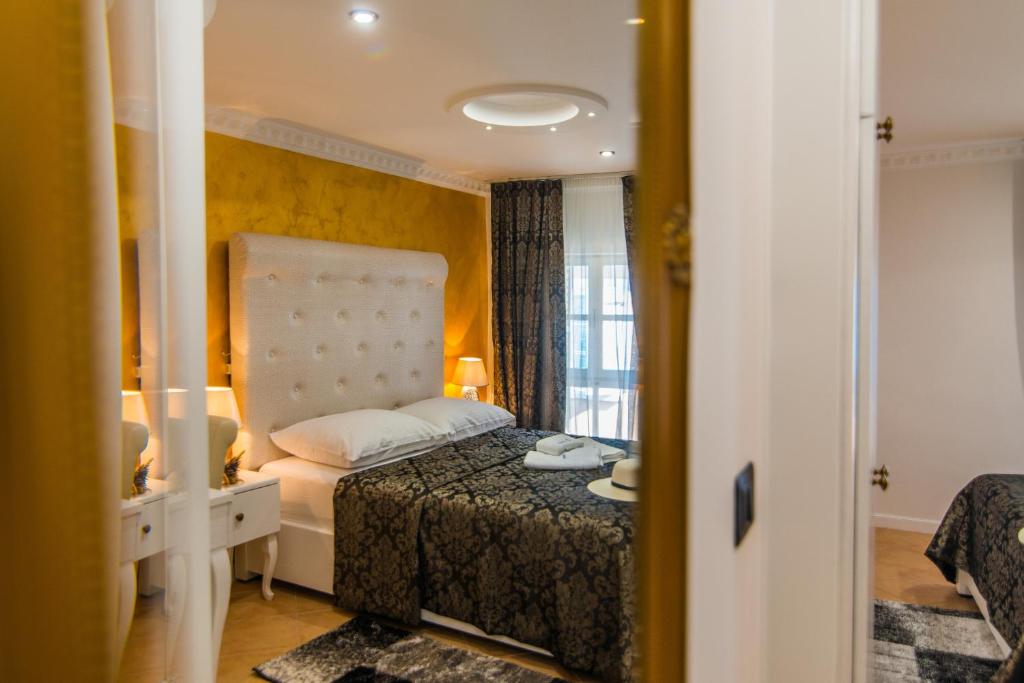 a small bedroom with a bed and a mirror at Bella Natka Bed and Breakfast in Rovinj