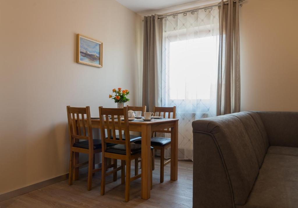 Posedenie v ubytovaní Apartamenty Koba