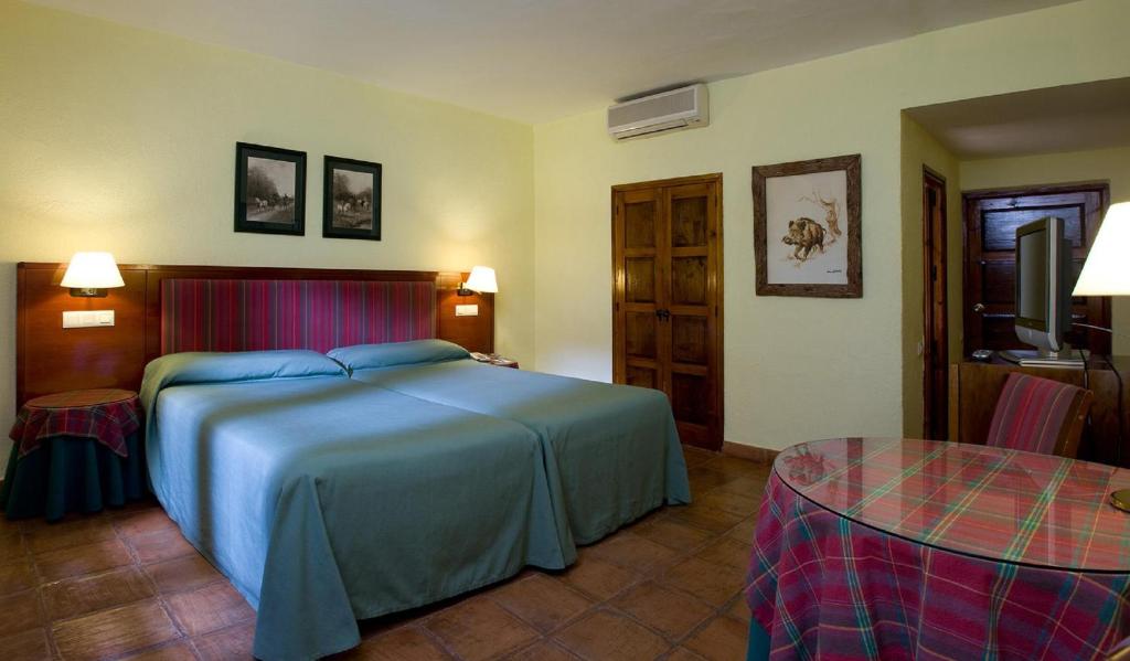 Hotel la Perdiz - Double Room (2 Adults + 1 Child )