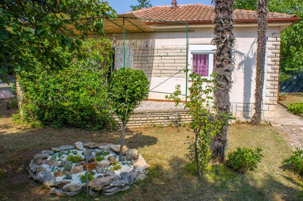 Ogród w obiekcie Holiday home I.D.A.