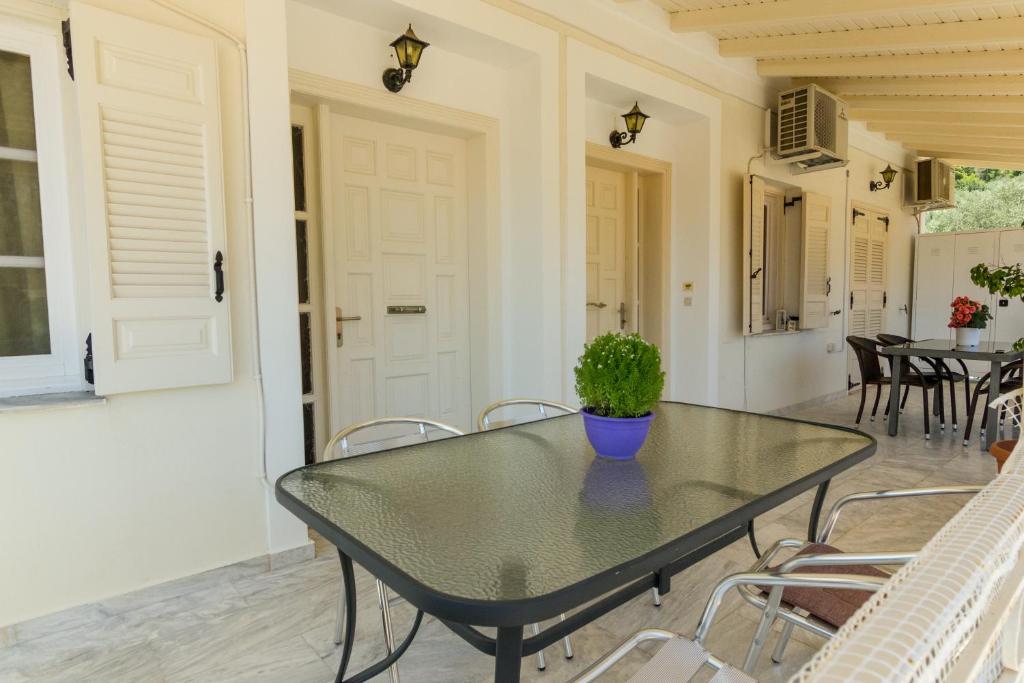 A balcony or terrace at Leonidio Apartment Maria