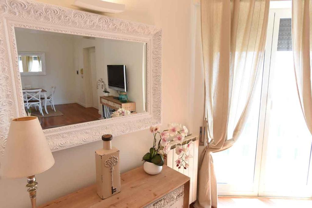Telewizja i/lub zestaw kina domowego w obiekcie Romantic Flat near Metro Flaminio