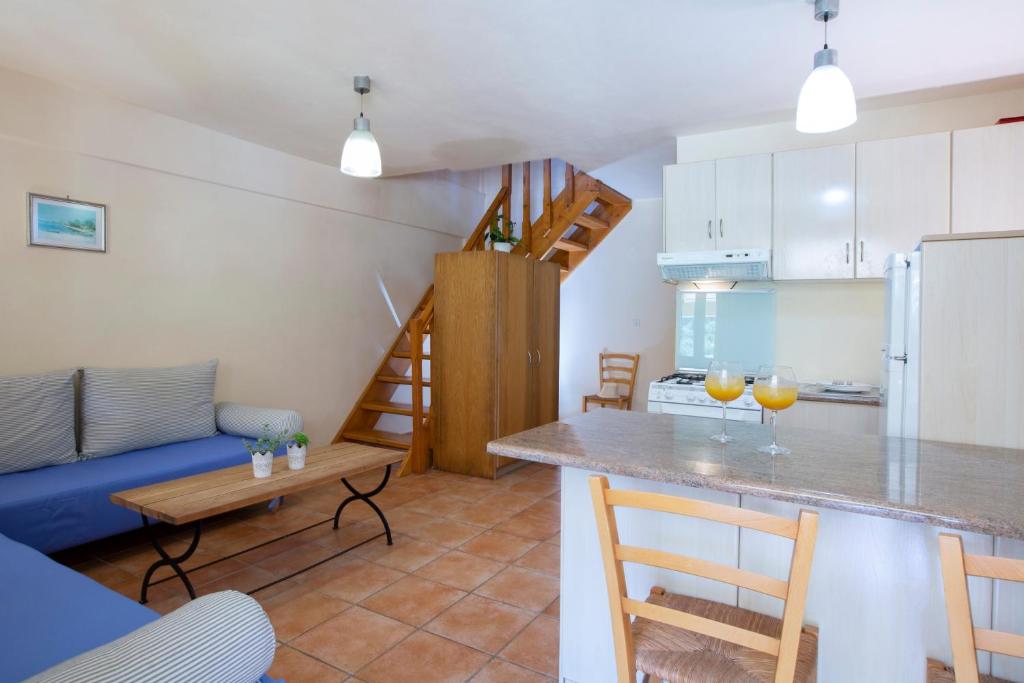 Kuchyň nebo kuchyňský kout v ubytování Odyssey Hotel