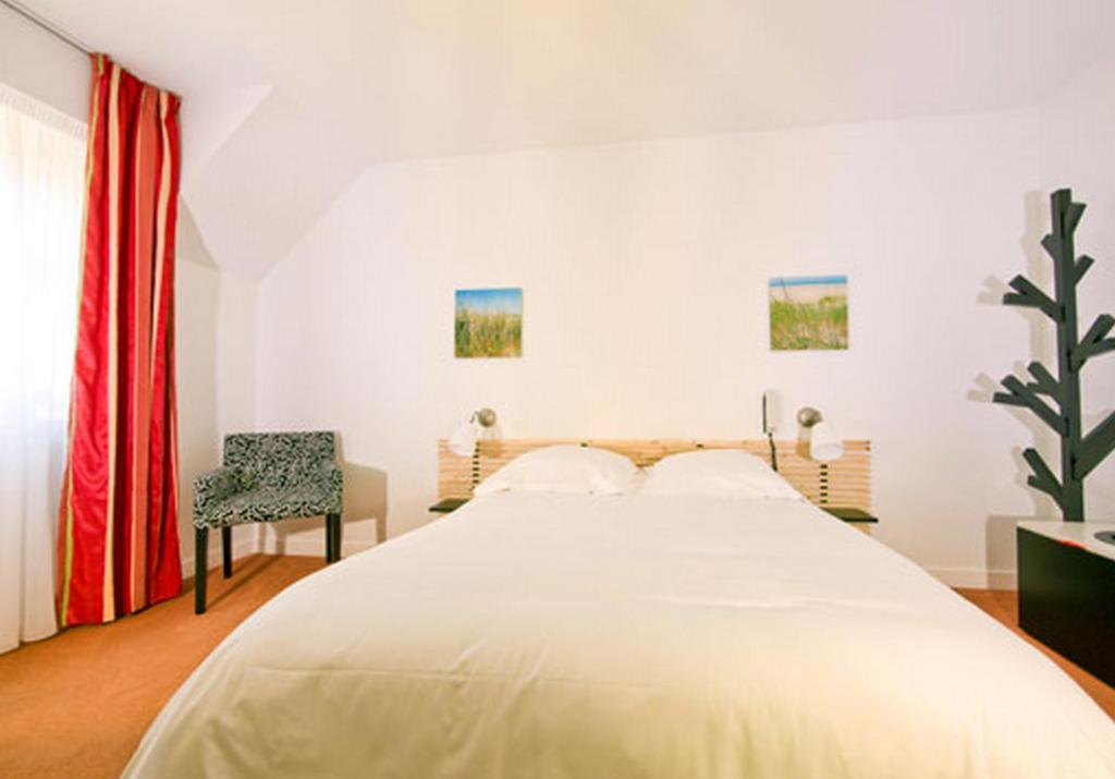 Postel nebo postele na pokoji v ubytování Hotel le Crouesty