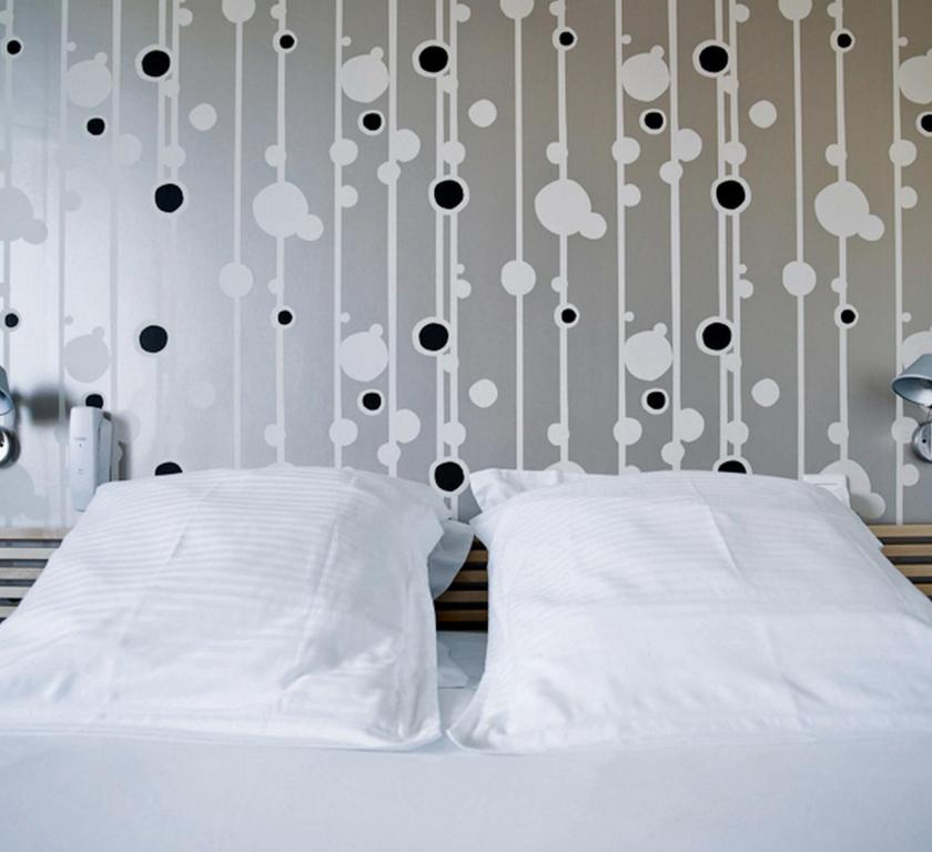 Postel nebo postele na pokoji v ubytování Hotel le Crouesty