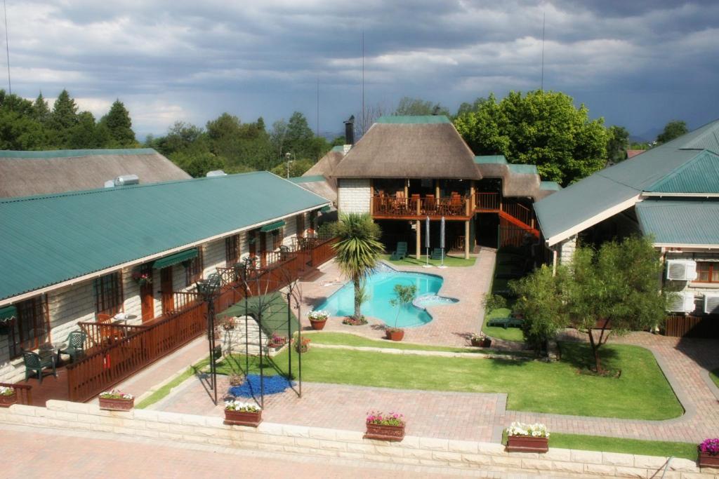 an aerial view of a house with a swimming pool at Imperani Guesthouse in Ficksburg