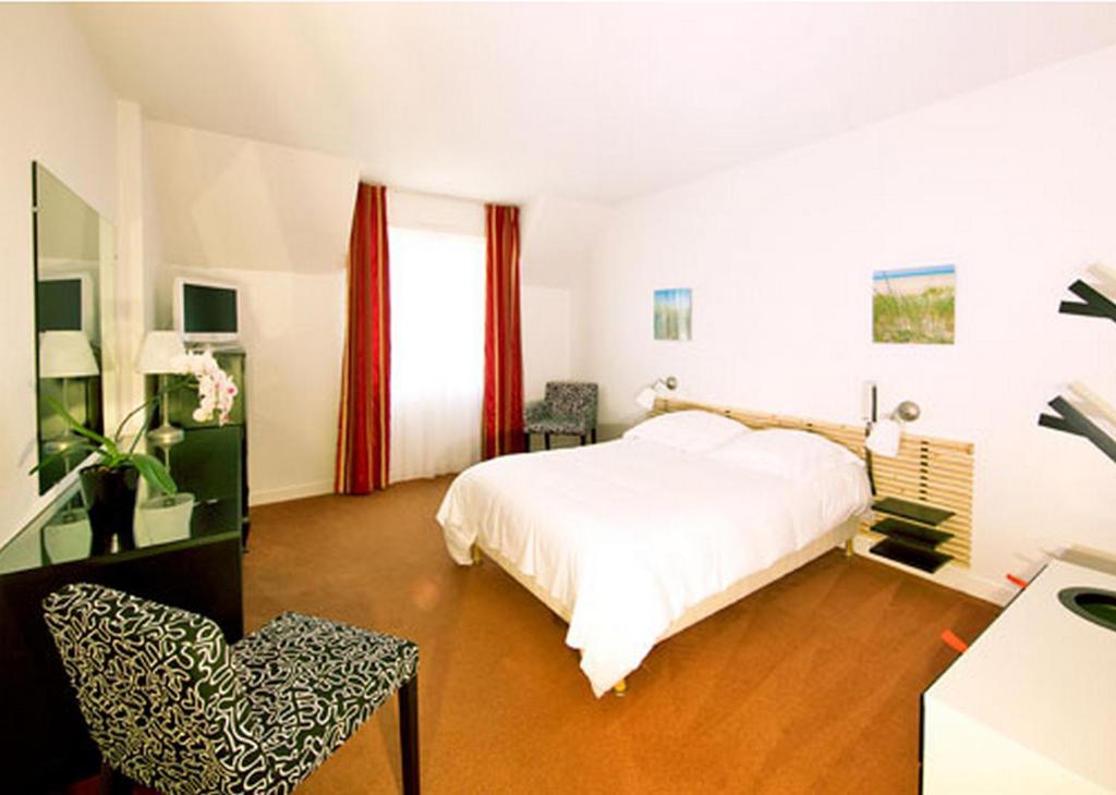 TV a/nebo společenská místnost v ubytování Hotel le Crouesty