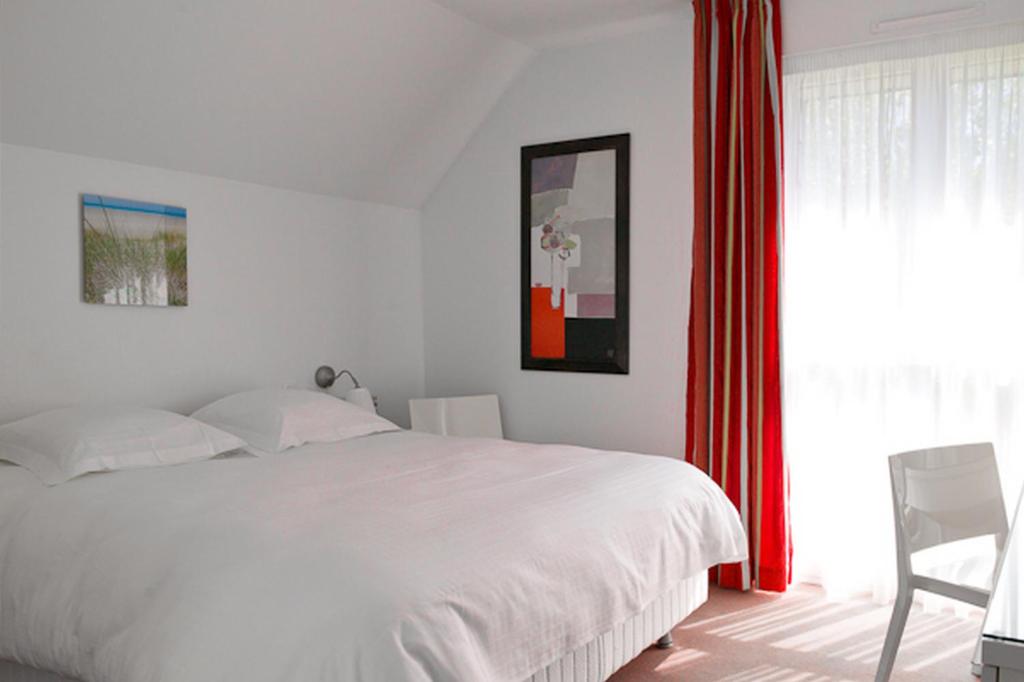 Postel nebo postele na pokoji v ubytování Hotel le Crouesty