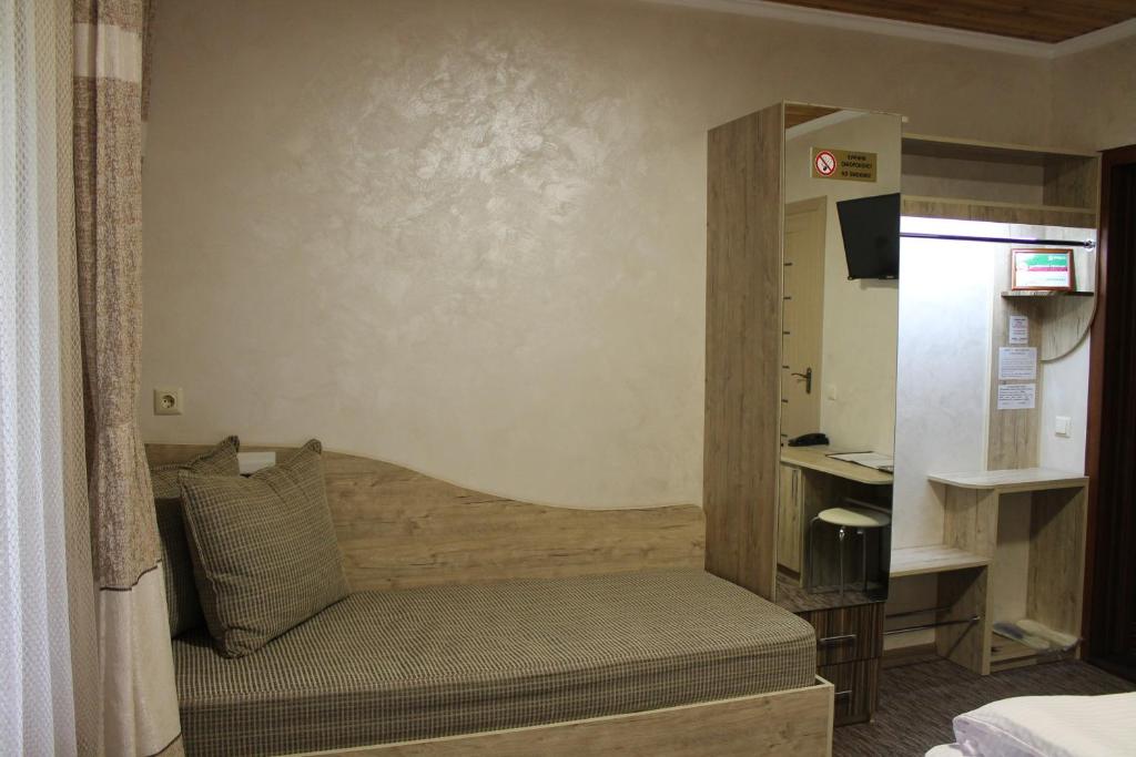 Dikii Med - Triple Room