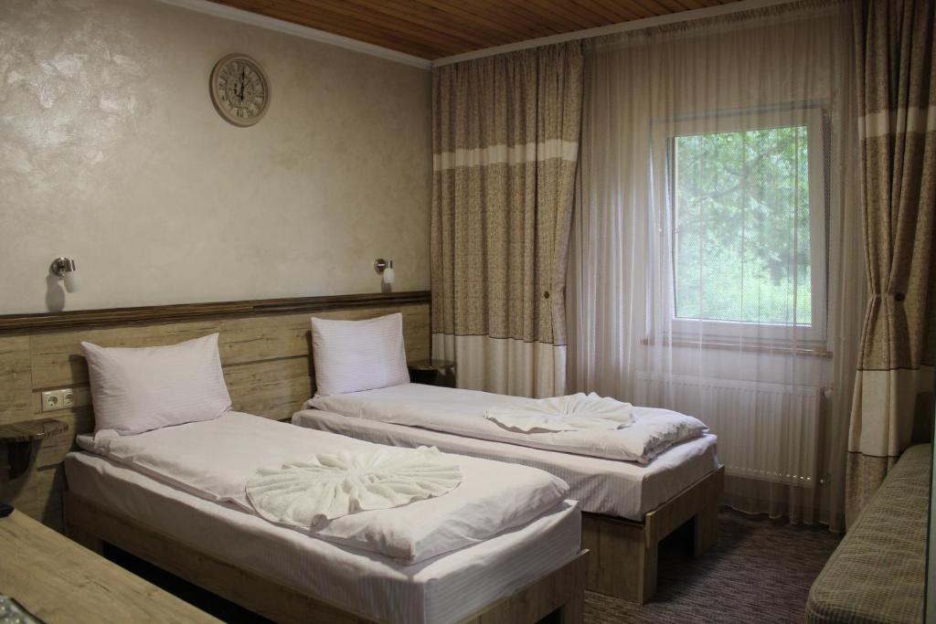 Кровать или кровати в номере Dikii Med