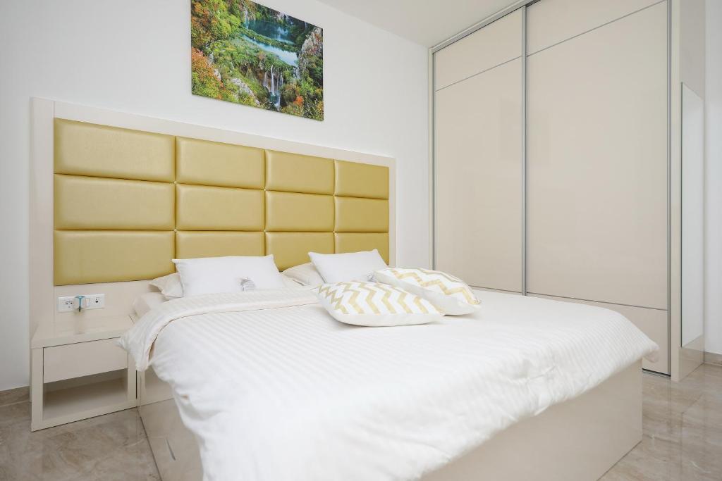 Postel nebo postele na pokoji v ubytování Apartments Dalmatia Infinity
