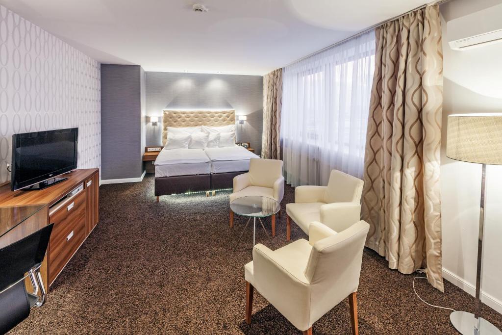 Uma cama ou camas num quarto em Pytloun City Boutique Self Check-in Hotel