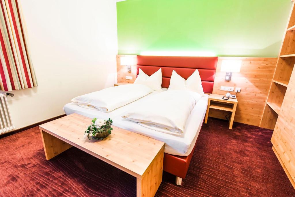 Łóżko lub łóżka w pokoju w obiekcie Hotel Schladmingerhof