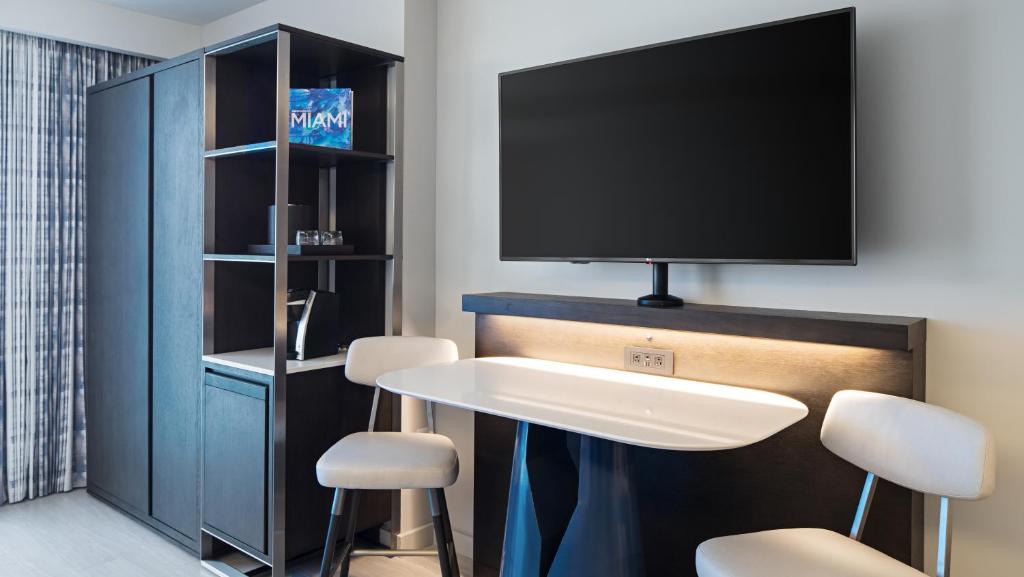Hyatt Centric Brickell Miami - Deluxe King Room Con Balcón