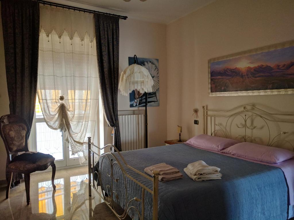 מיטה או מיטות בחדר ב-Casa Maddalena family
