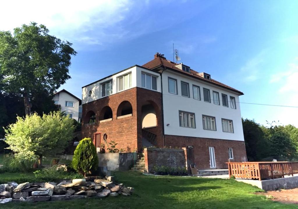 Budova, v ktorej sa apartmán nachádza
