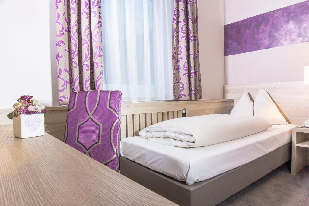 Postel nebo postele na pokoji v ubytování Hotel Neue Post