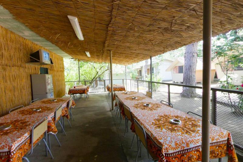 Ресторант или друго място за хранене в Бунгала Калина - Нестинарка