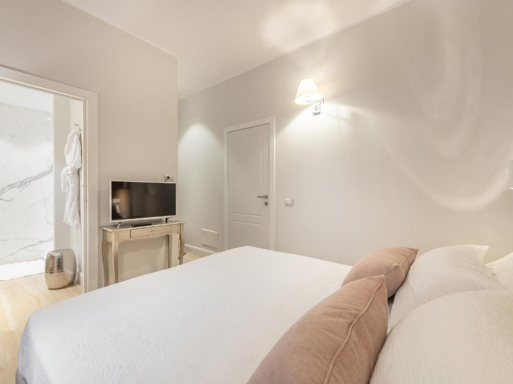 Postel nebo postele na pokoji v ubytování AQUAMADRE Suites