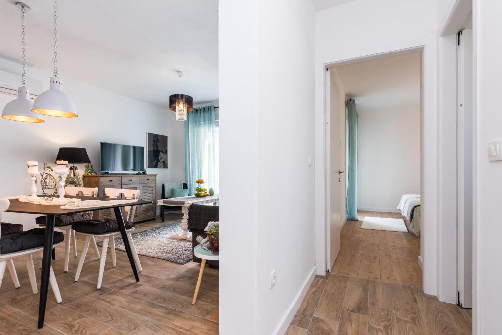 Apartments Marta 1 - 15