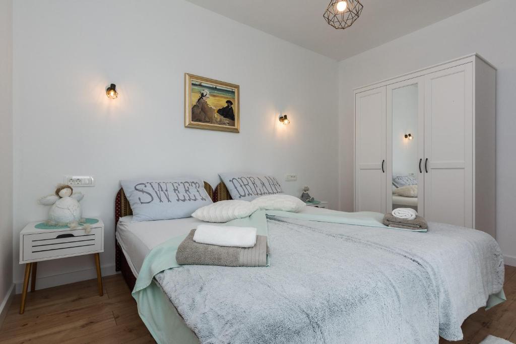 Apartments Marta 1 - 16