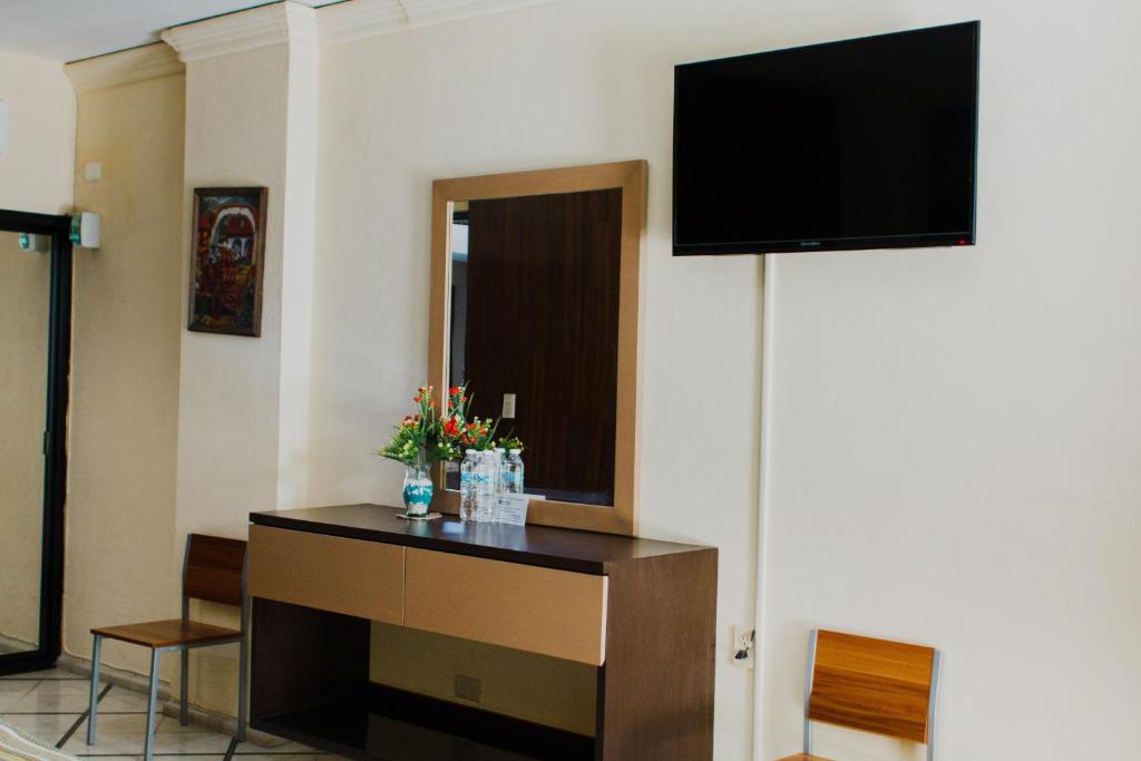 TV a/nebo společenská místnost v ubytování Hotel Ambassador Mérida