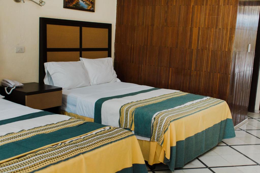 Postel nebo postele na pokoji v ubytování Hotel Ambassador Mérida