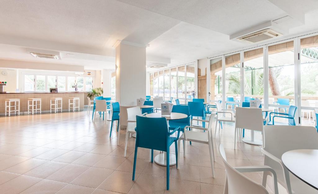 Reštaurácia alebo iné gastronomické zariadenie v ubytovaní BLUESEA Costa Verde