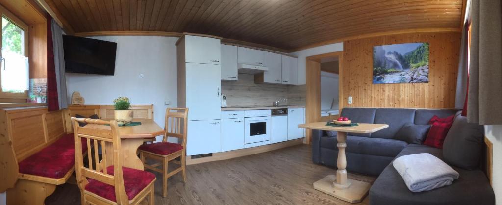 Kuchyňa alebo kuchynka v ubytovaní Biobauernhof Kleinummerstall