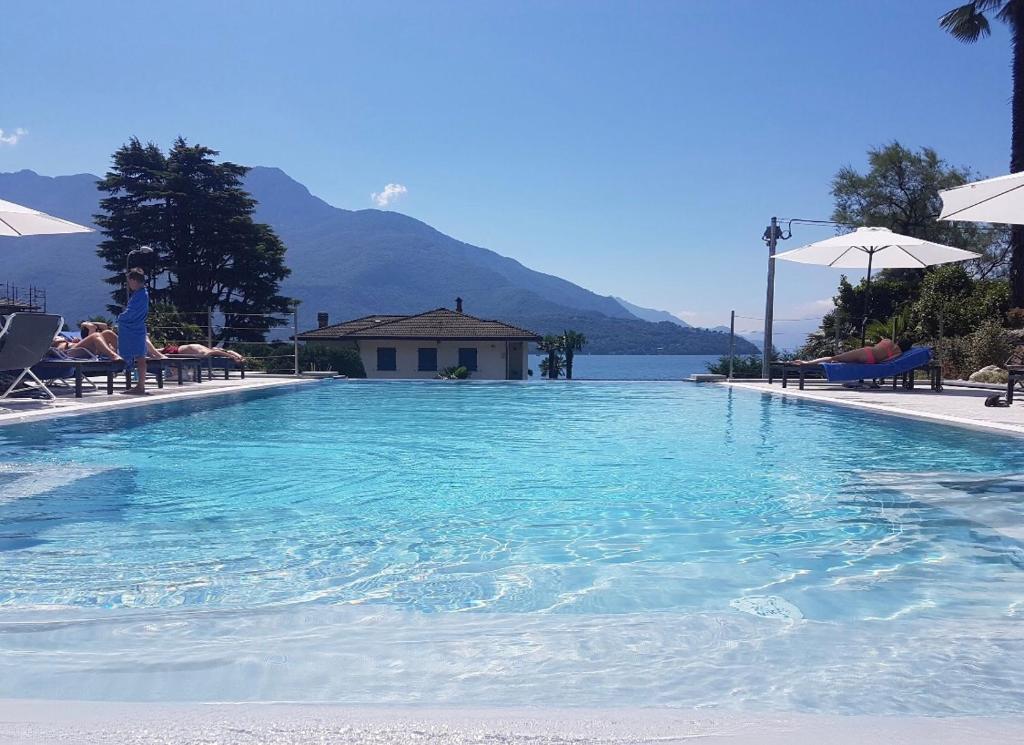 Bazén v ubytování Hotel Domaso nebo v jeho okolí