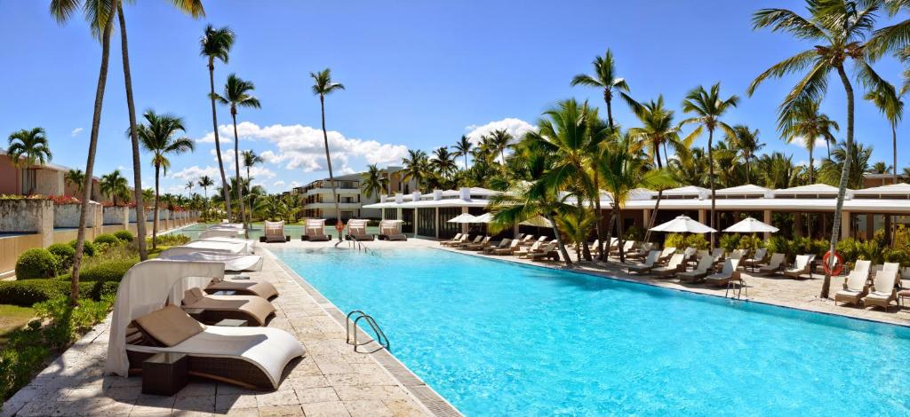 Bazén v ubytování Catalonia Royal Bavaro - All Inclusive - Adults Only nebo v jeho okolí