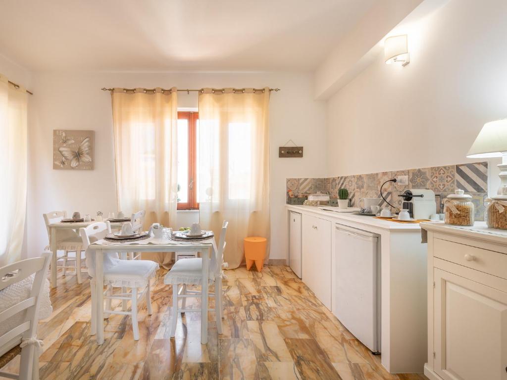 Kuchyň nebo kuchyňský kout v ubytování Villa Iole