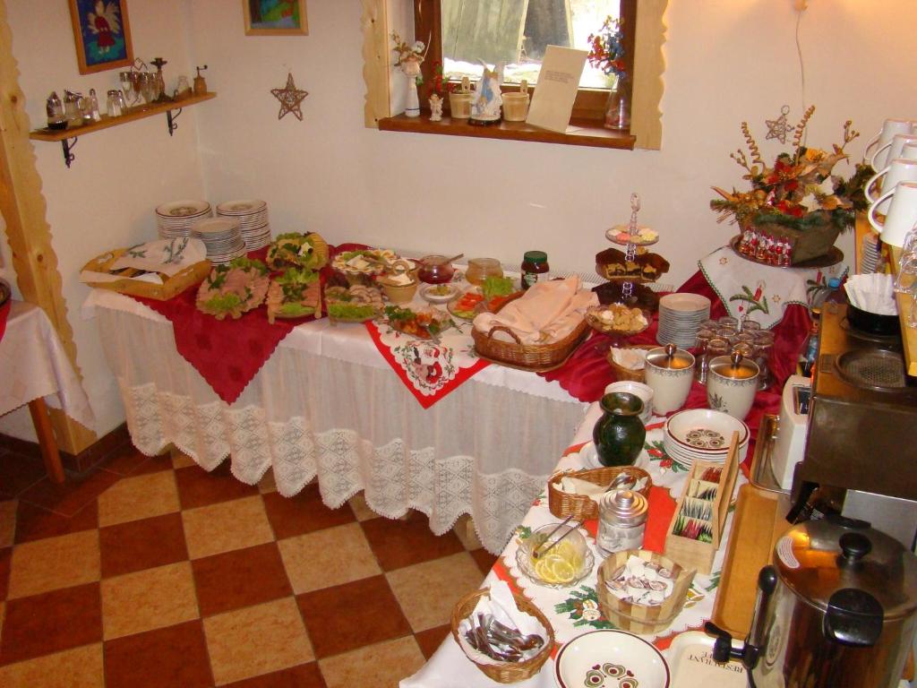 Jedlo v ubytovaní bed & breakfast alebo blízkom okolí