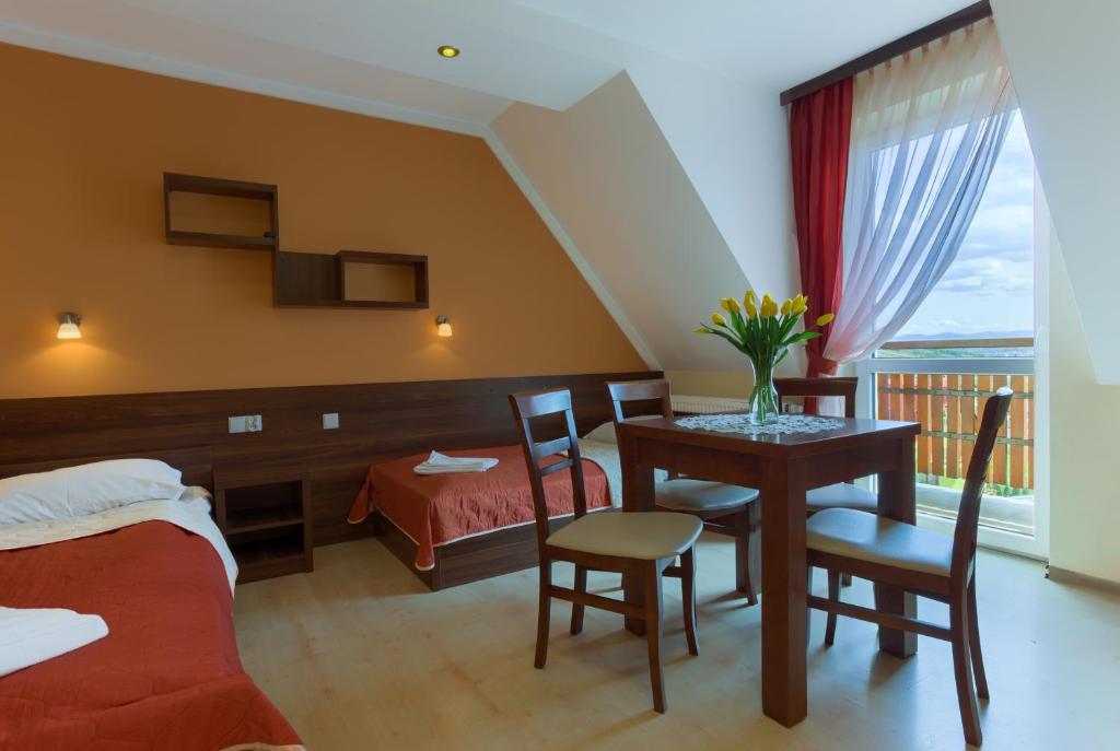 Pensjonat Willa Szarotka - Quadruple Room With Balcony