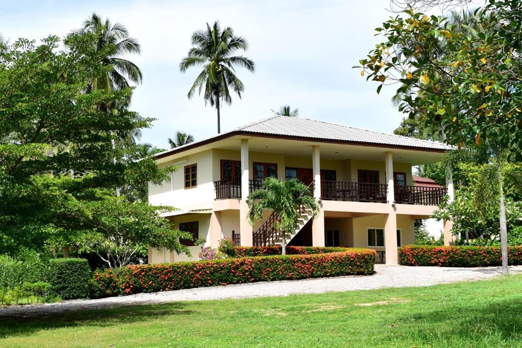 Kate House Bangsaphan - Two-Bedroom Apartment