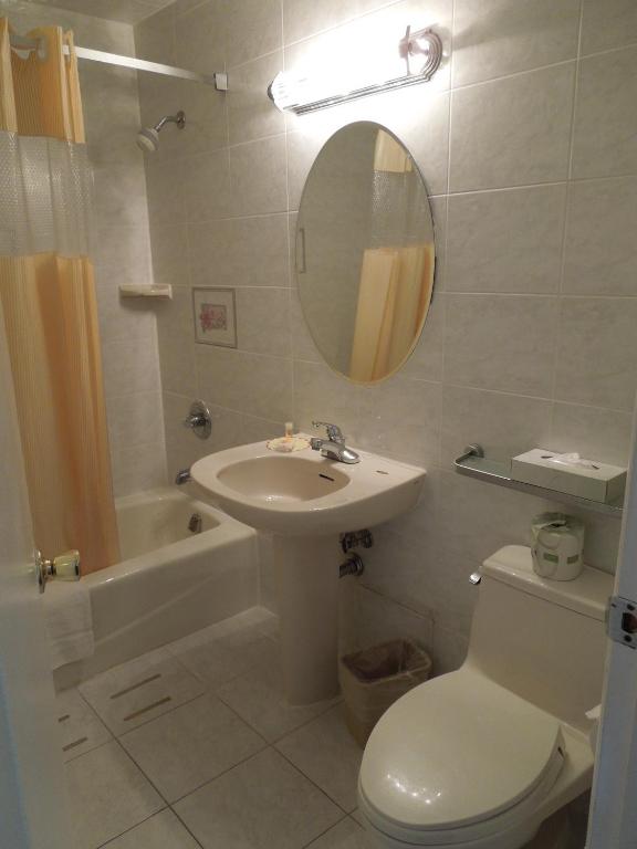 Days Inn by Wyndham Hicksville Long Island - Salle Queen - Non-fumeurs