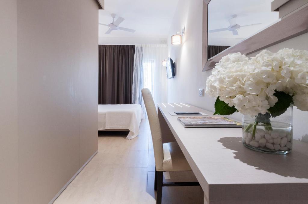 Postel nebo postele na pokoji v ubytování Alexandra Hotel