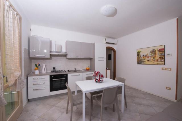 Kuchyňa alebo kuchynka v ubytovaní Luxury apartment Garda Lake